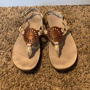 UGG Ayden Sandal in beige size 6.5